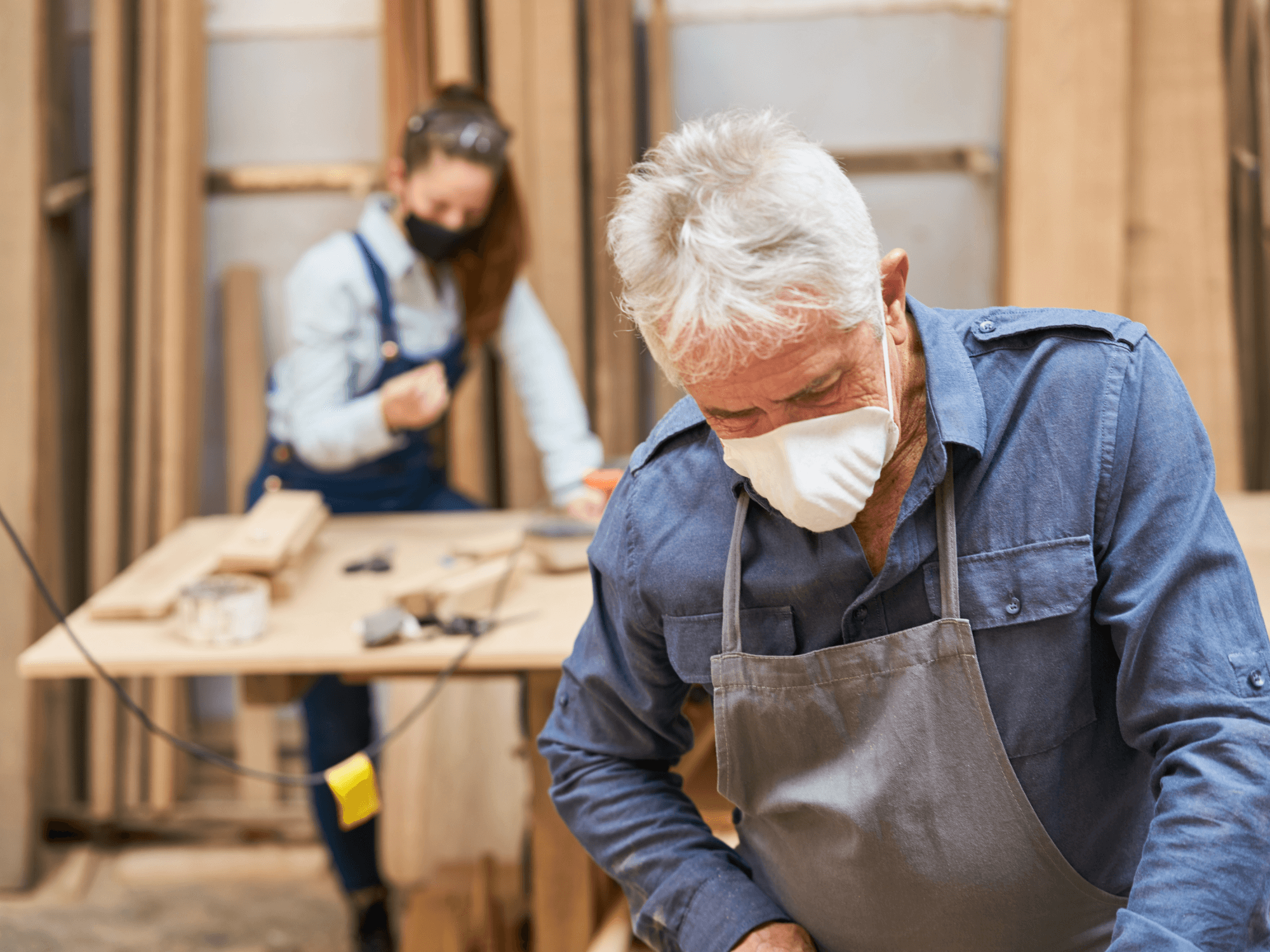 熟練作業員と若手作業員